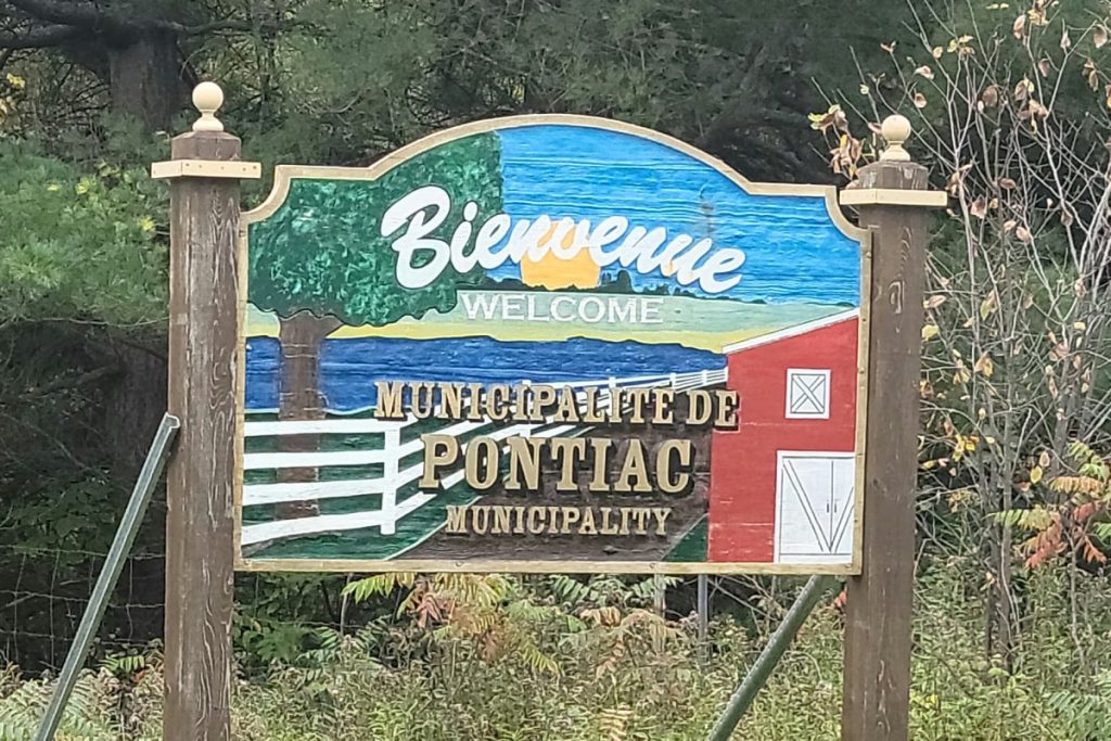 Pontiac Quebec Welcome Sign
